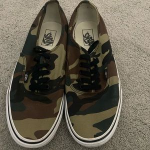 Men's camo vans size 10.5